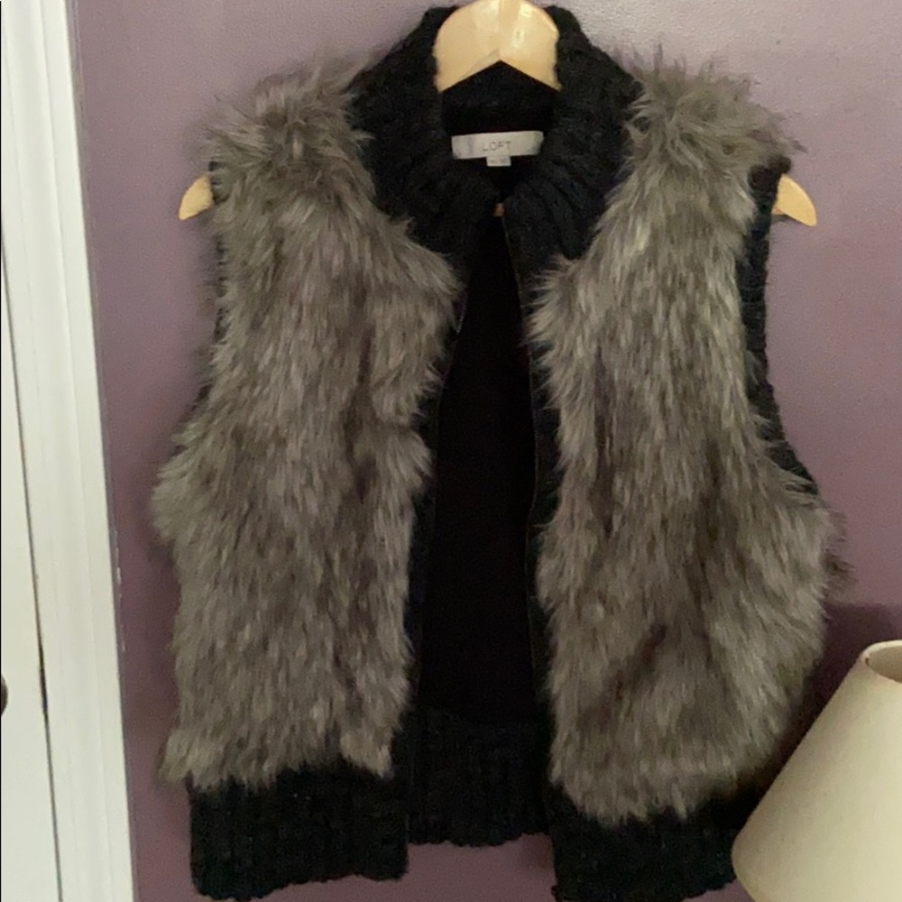 Anne Taylor loft faux fur vest- gray size m/l